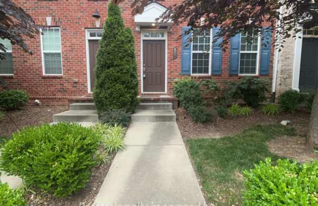 Luxury M'boro townhome w/garage, 2BD suites, washer/dryer, across from MTSU! photos photos