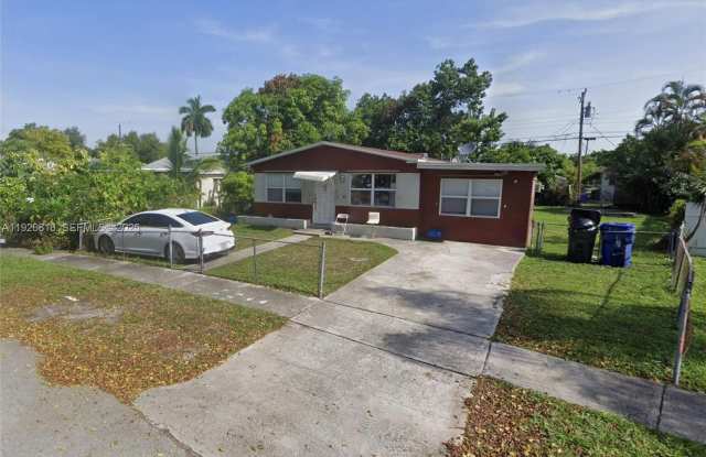 6109 Hayes St - 6109 Hayes Street, Hollywood, FL 33024