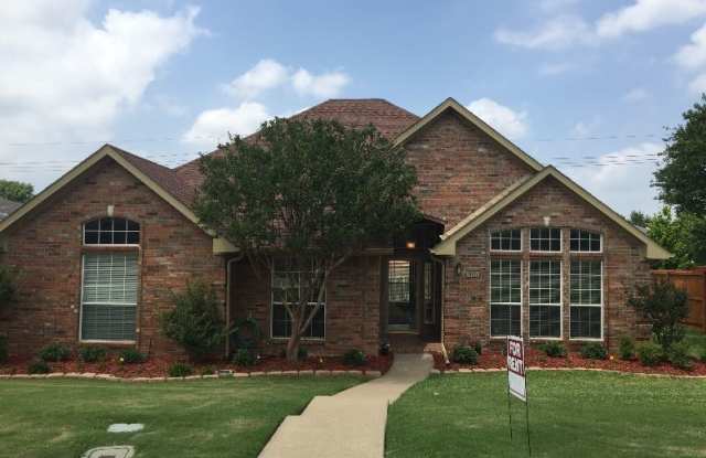 925 Royal Oaks Dr - 925 Royal Oaks Drive, Lewisville, TX 75067