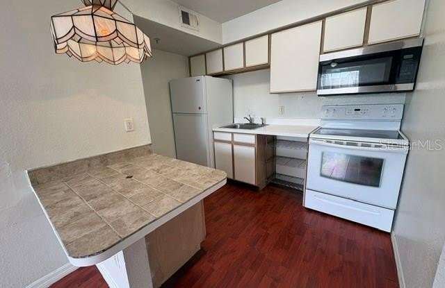 2200 KEY W Court Gallery 4