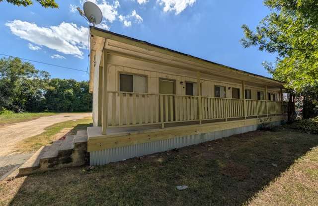 1/1 Triplex - End Unit /No Carpet / Vinyl Plank Flooring / Lots of Parking / CISD photos photos