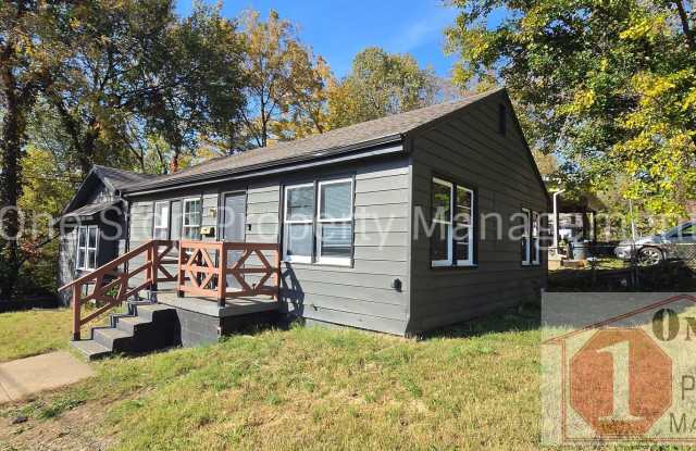 Beautiful 4 Bedroom 2 Bathroom Home in Kansas City! Gallery 3