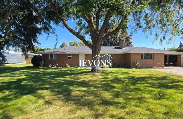 Spacious 3BD/2BA Home with Driveway Parking & In-Unit Laundry – Yakima Gallery 3