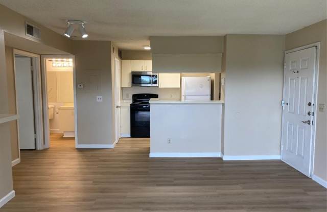 380 LAKE ONTARIO COURT Gallery 4