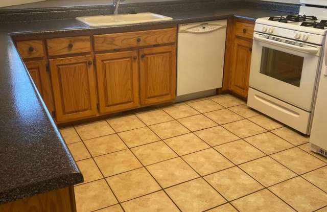 Spacious 3BR Townhome in NE Heights photos photos