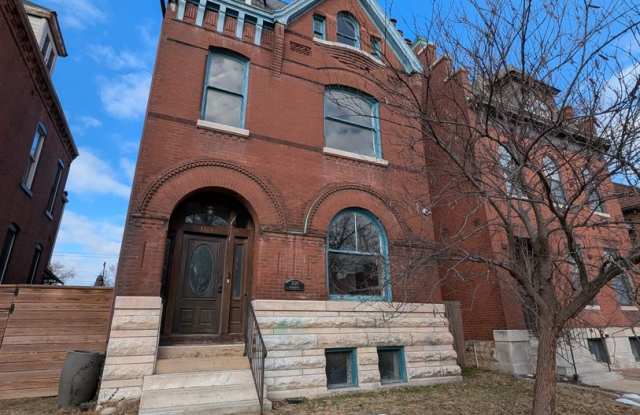 Towering Space, Timeless Charm  Fireplaces Galore! photos photos