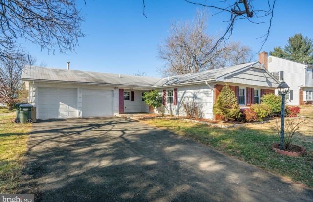4102 PLAZA LN - 4102 Plaza Lane, Greenbriar, VA 22033