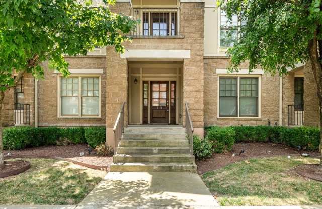 Gorgeous 2 bdmr 2.5 bath West Side Condo Now Available! - 3127 Long Boulevard, Nashville, TN 37203