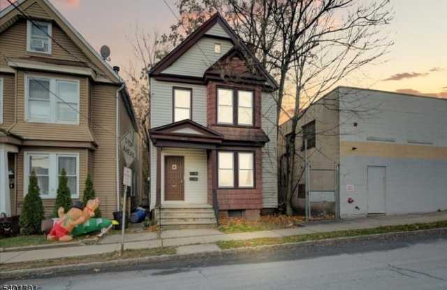 81 Holmes St - 81 Holmes Street, Belleville, NJ 07109