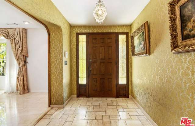 608 North CAMDEN Drive Gallery 3