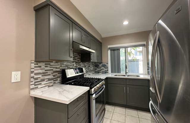 Charming Townhouse in South Coast Metro - 2970 South Greenville Street, Santa Ana, CA 92704