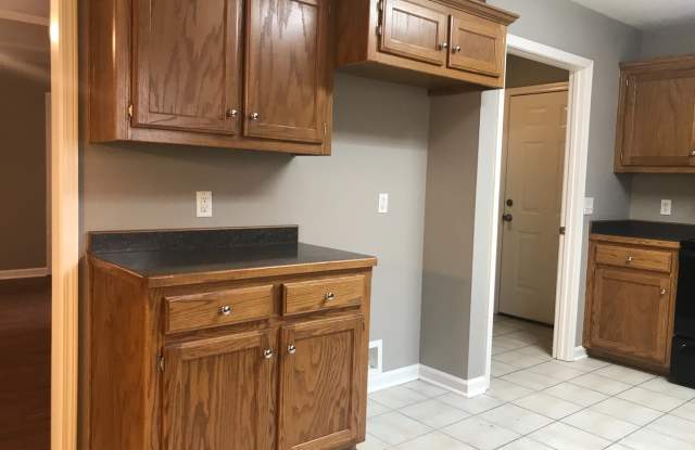 230 Autumnwood, Benton AR 72015 - Large and updated 4br 2ba just off Gattin Rd. Gallery 4