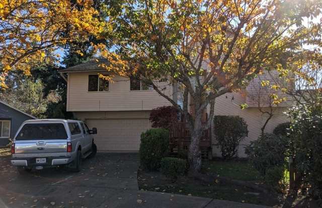 1747 NE Carole Ct Gallery 2