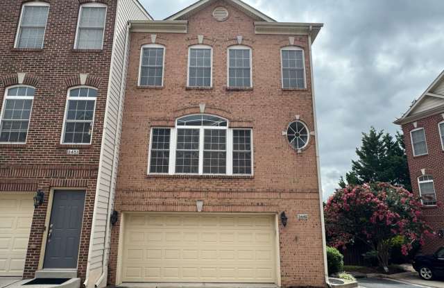 Gorgeous 4 Bed 3 Bath End Unit Brick Townhome In Arlington photos photos