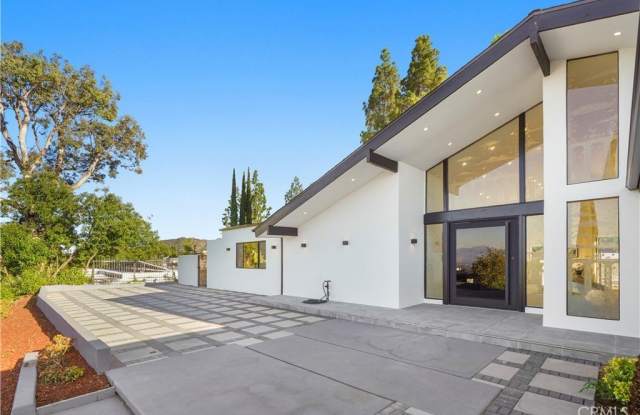 4230 Alonzo Avenue Gallery 4