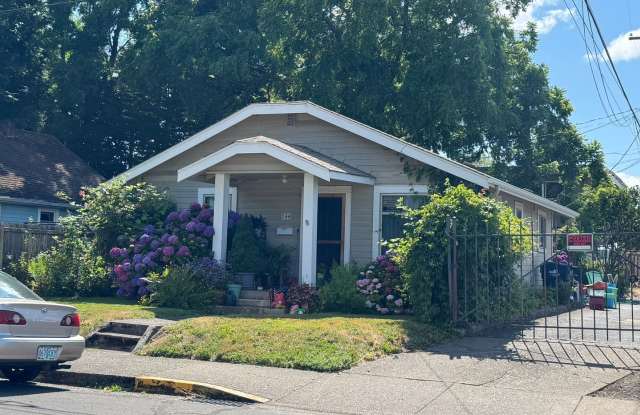 Newly Remodeled 2BD/1BA Home – Fenced Yard & A/C in Every Room! photos photos Newly Remodeled 2BD/1BA Home – Fenced Yard & A/C in Every Room! photos photos