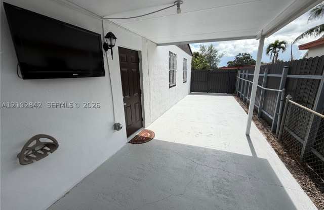 2951 NW 154th Ter Gallery 3