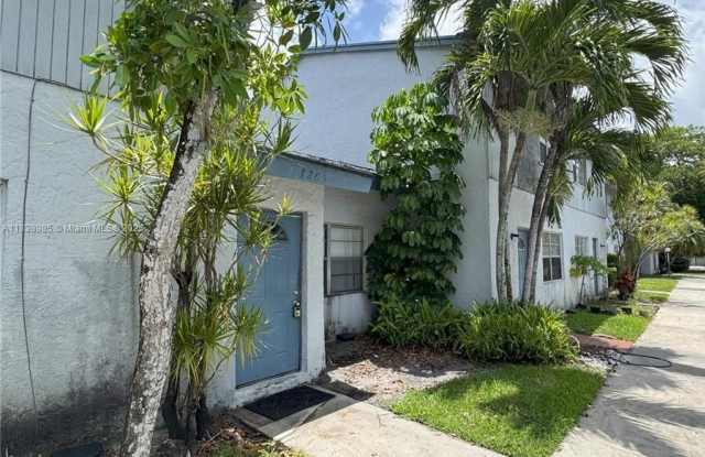 7205 W Sunrise Blvd - 7205 West Sunrise Boulevard, Plantation, FL 33313