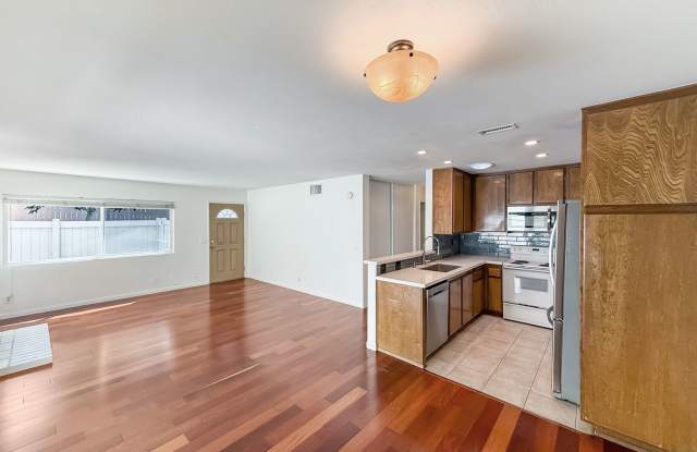 Nice 2B/2BA w/ Private Patio, A/C, Washer/dryer  2 Car Garage! - 217 Countryhaven Road, Encinitas, CA 92024 Nice 2B/2BA w/ Private Patio, A/C, Washer/dryer  2 Car Garage! - 217 Countryhaven Road, Encinitas, CA 92024