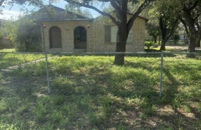 1401 East Henrietta Avenue Gallery 1