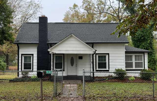 HOLIDAY MOVE-IN SPECIAL $300 off the first full month's rent - 210 West Ohio Avenue, Bessemer City, NC 28016