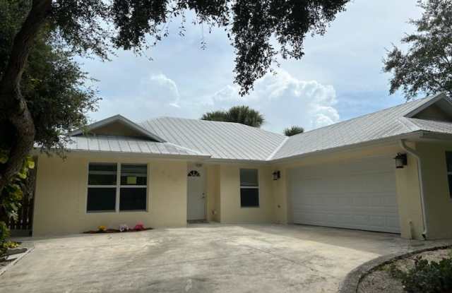 2426 Oak Drive Gallery 1
