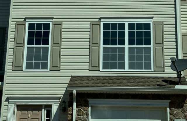 Coming Soon - Spacious 3 Bedroom, 2.5 Bath Townhome in York New Salem, Pa. photos photos
