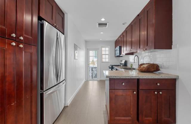 1351 Meridian Ave 5 photos photos