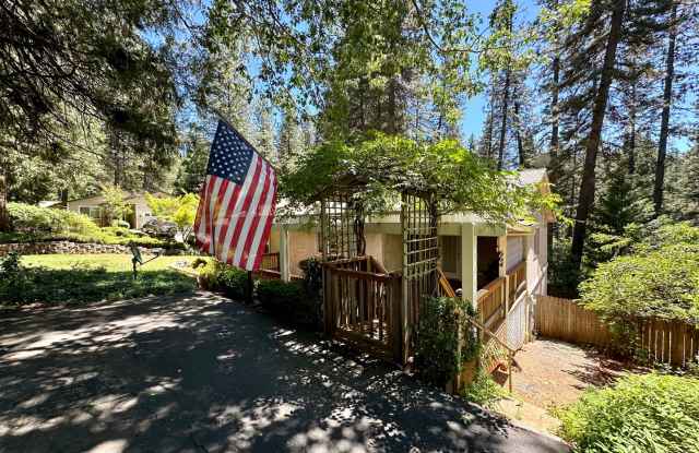 Adorable 3 Bedroom 2 Bathroom Home Just Minutes to Downtown Grass Valley - 664 Partridge Road, Grass Valley, CA 95945