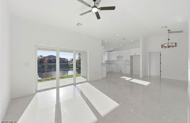 2105 NE 1st Avenue photos photos