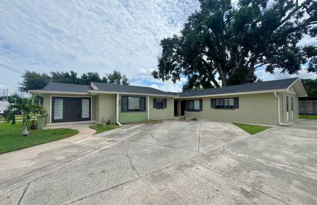 Apartment - Right off Cypress Gardens Blvd! Gallery 1