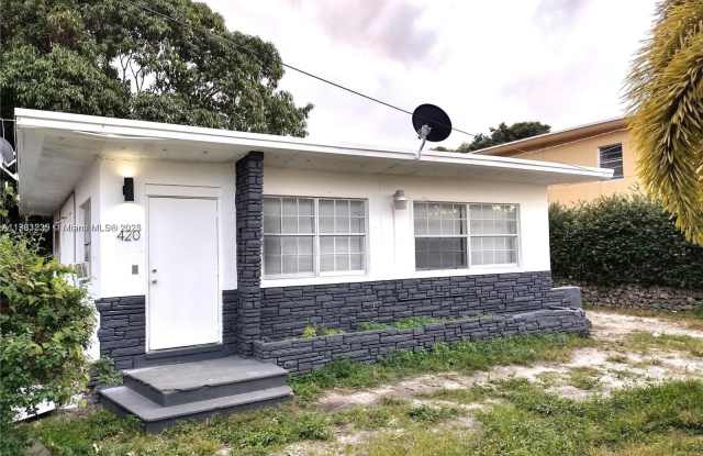 420 NW 59th Ter photos photos