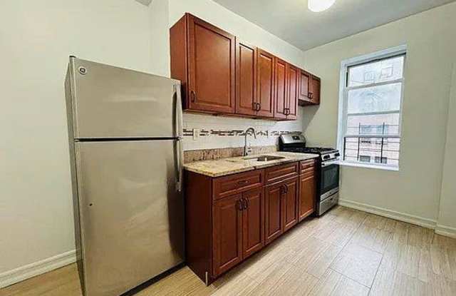 1005 Walton Avenue Gallery 2