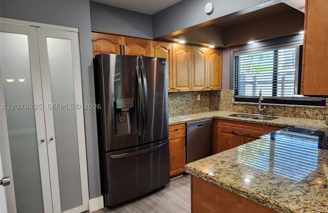 6518 Kendale Lakes Dr Gallery 4
