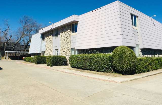 1 Bedroom 1 Bath condo on NW Expressway! photos photos 1 Bedroom 1 Bath condo on NW Expressway! photos photos