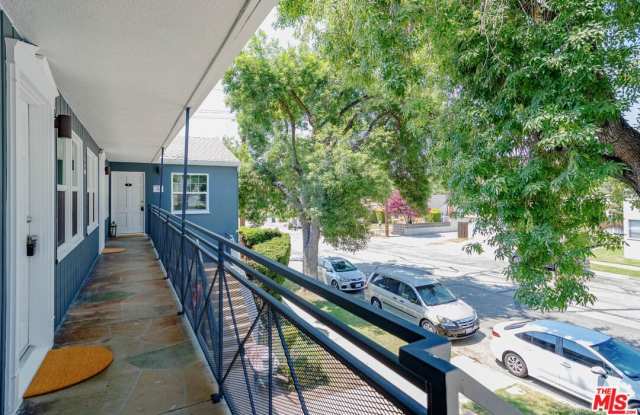 938 W Glenoaks Blvd Gallery 2