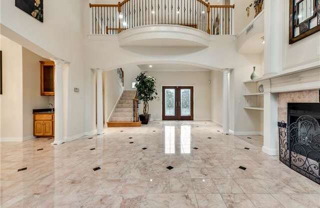 1220 Travis Circle S Gallery 4