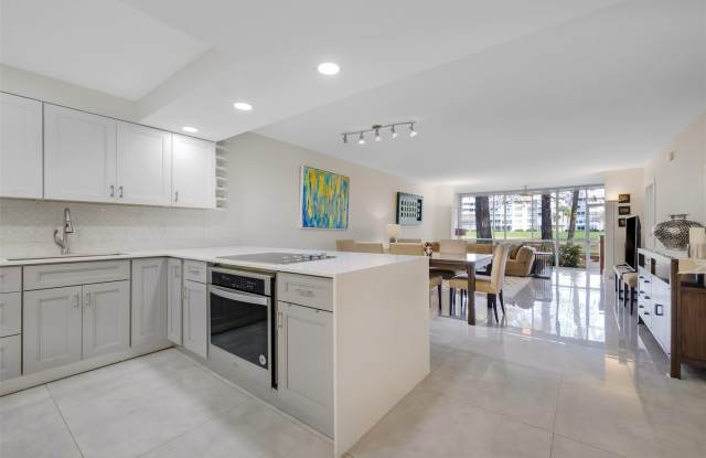 4011 N CYPRESS Drive Gallery 1