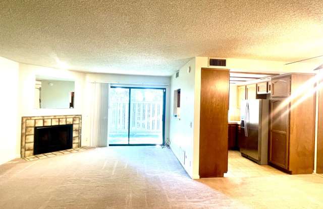 Charming 3/2 Townhome. Gallery 4