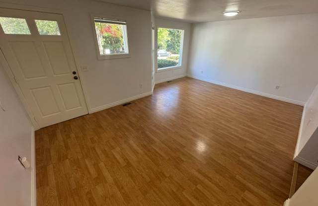 3Bd/1.5Ba Sammamish Townhome Gallery 3