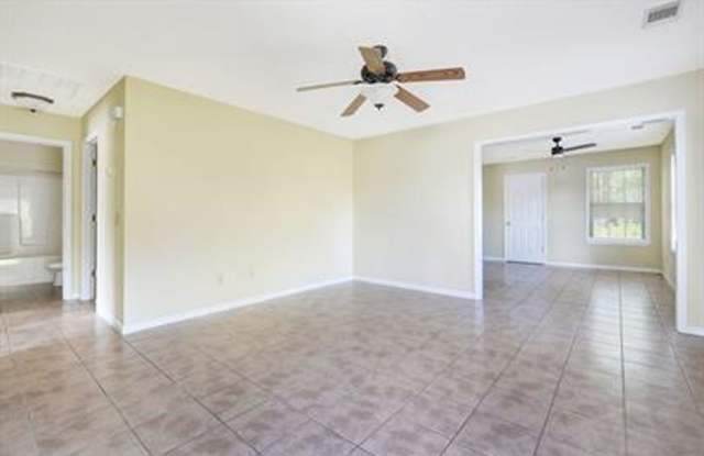 ASK ABOUT HALF MONTH RENT FREE!! Gallery 3