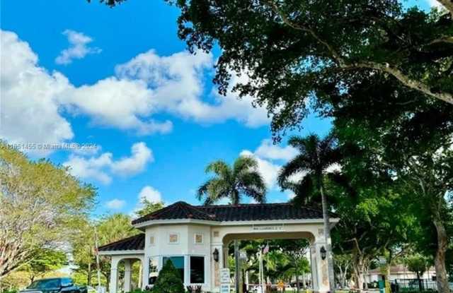 900 Saint Charles Pl - 900 Saint Charles Place, Pembroke Pines, FL 33026