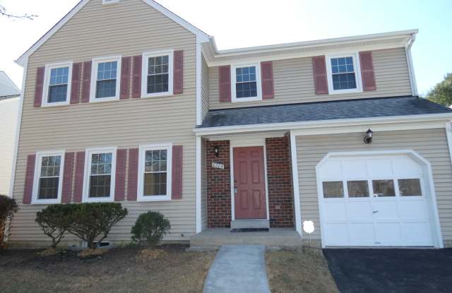 Gorgeous 3br 3.5ba home. 1.5 miles to Dunn Loring Metro Station Gallery 1