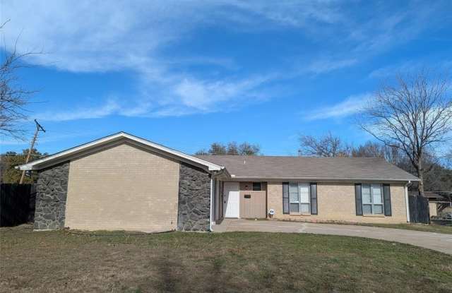 2901 San Marcos Drive - 2901 San Marcos Drive, Fort Worth, TX 76116