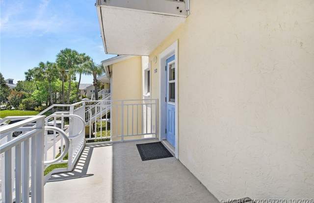 5532 NE Gulfstream Way Gallery 4