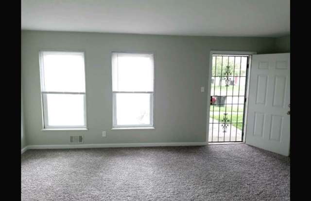 Clean 3 bedroom townhouse/w basement- Vouchers Accepted! Gallery 4
