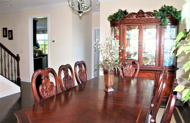 1012 Holland Bend Dr Gallery 3