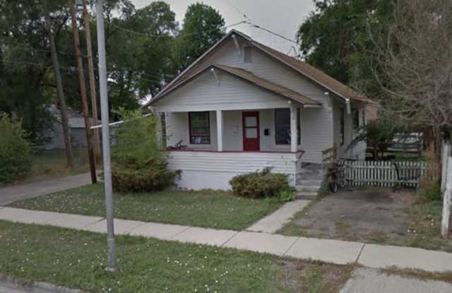 414 1/2 7th St. W. photos photos