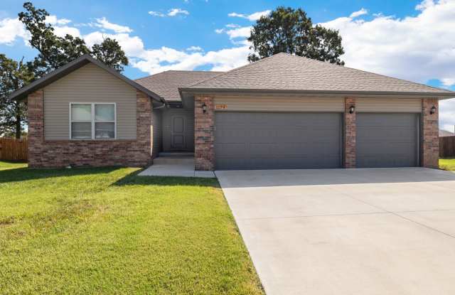 4 Bedroom Home in Republic with fence! - 1194 South Calabria Avenue, Republic, MO 65738