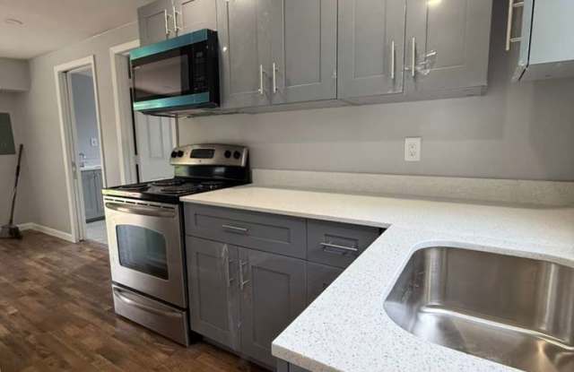 4265 SW 62 AVE - 4265 Southwest 62nd Avenue, Davie, FL 33314